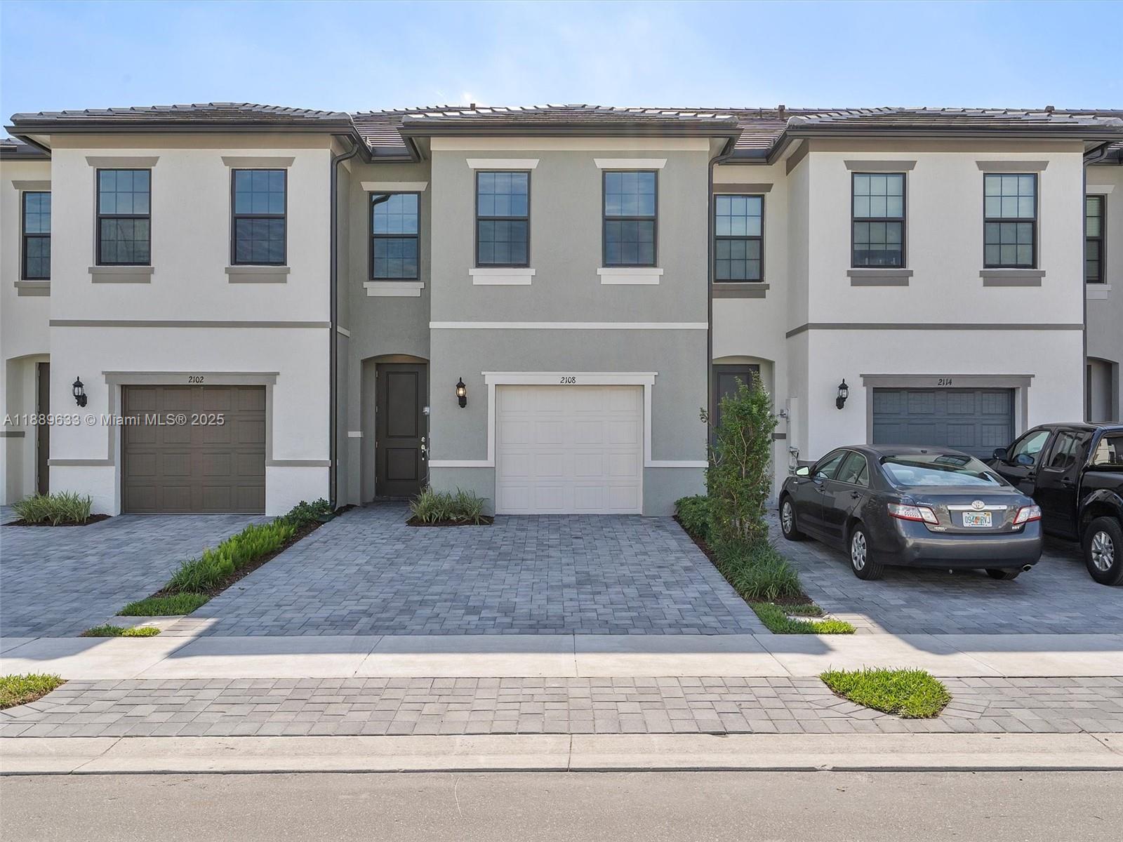 2108 N Appleton Cir N