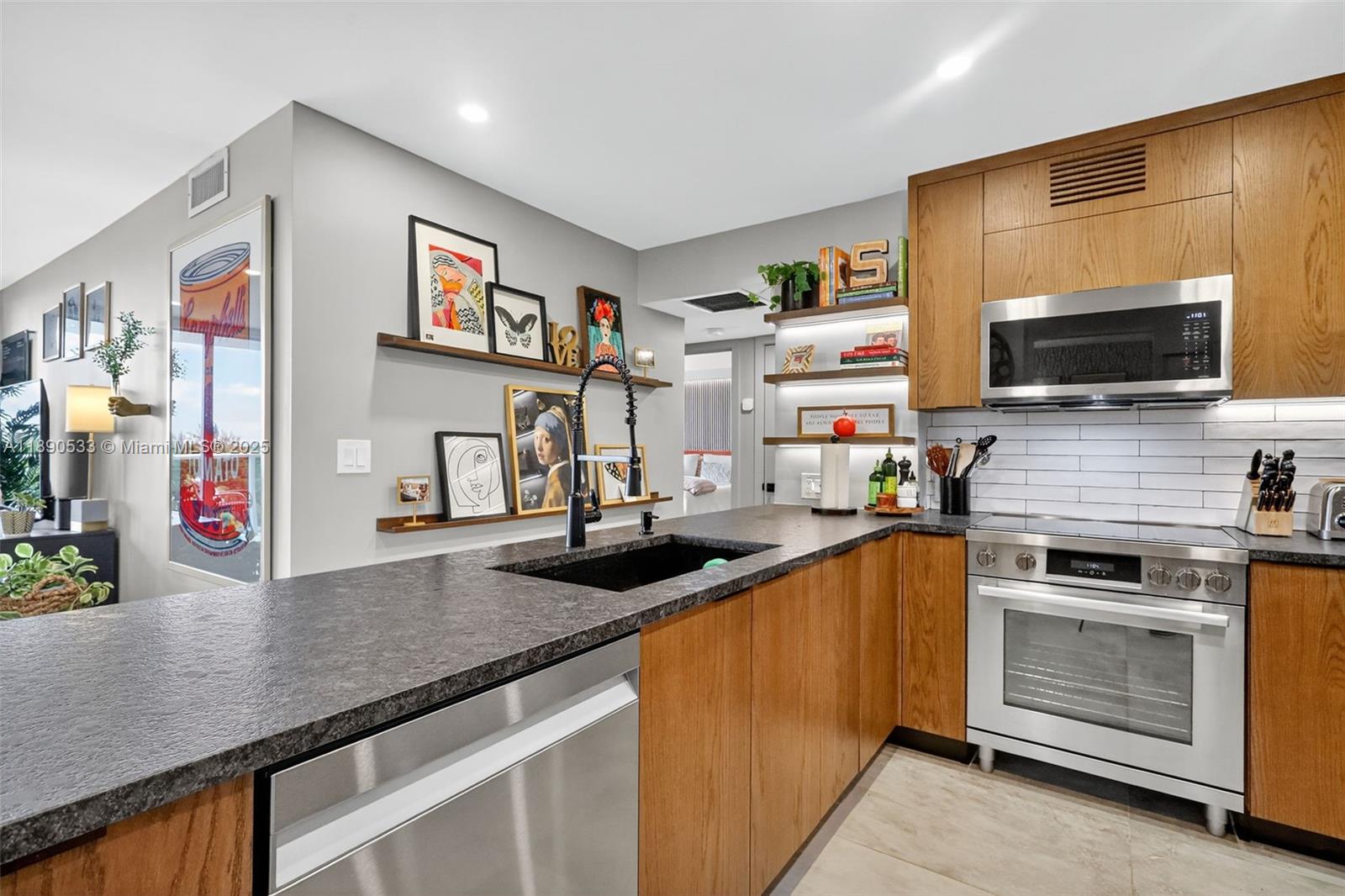 image Arlen House East10