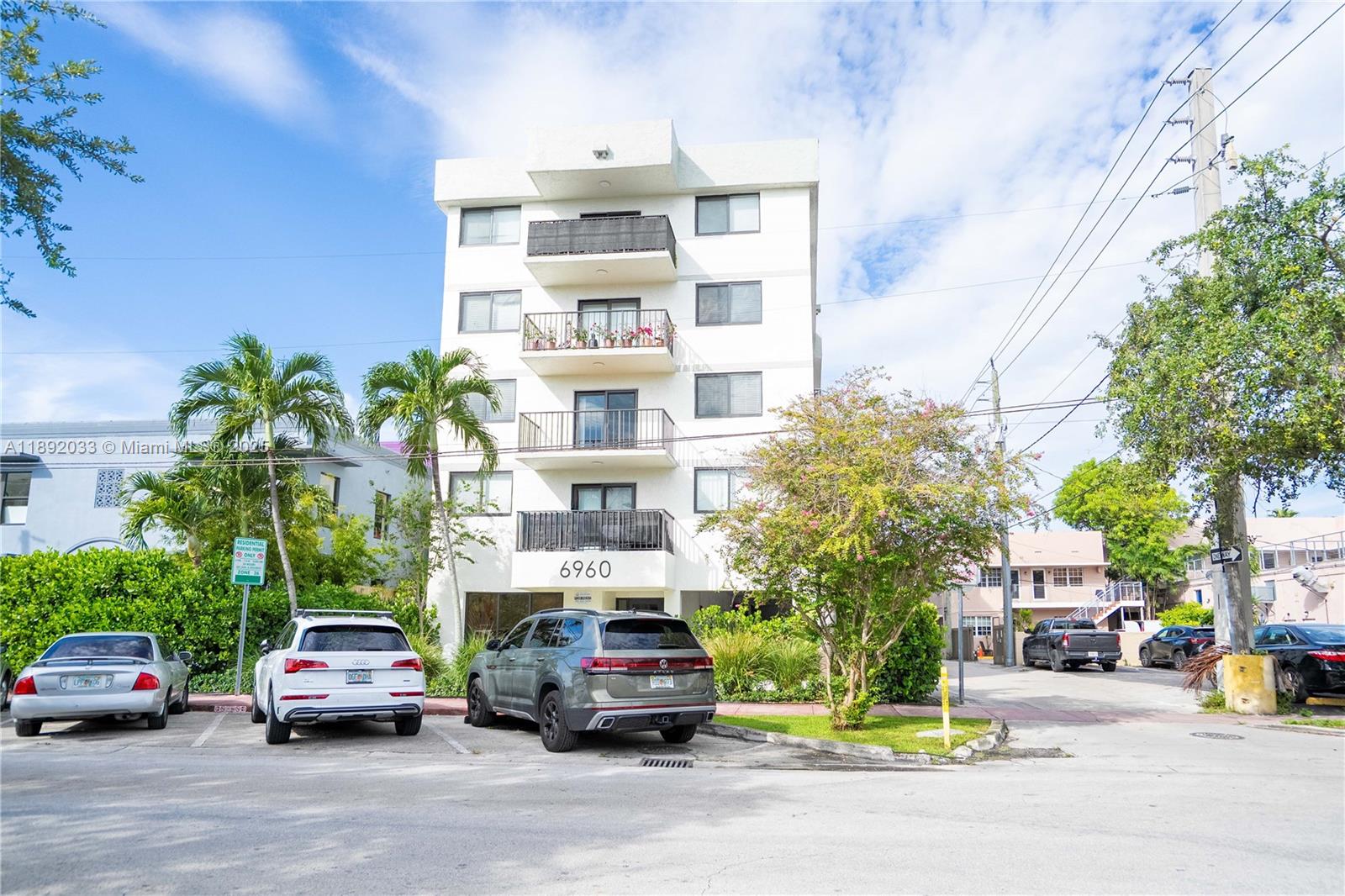 6960 Rue Vendome #204