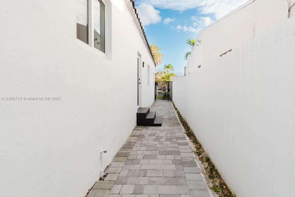 2101 SW 16th Ter Miami, FL 33145