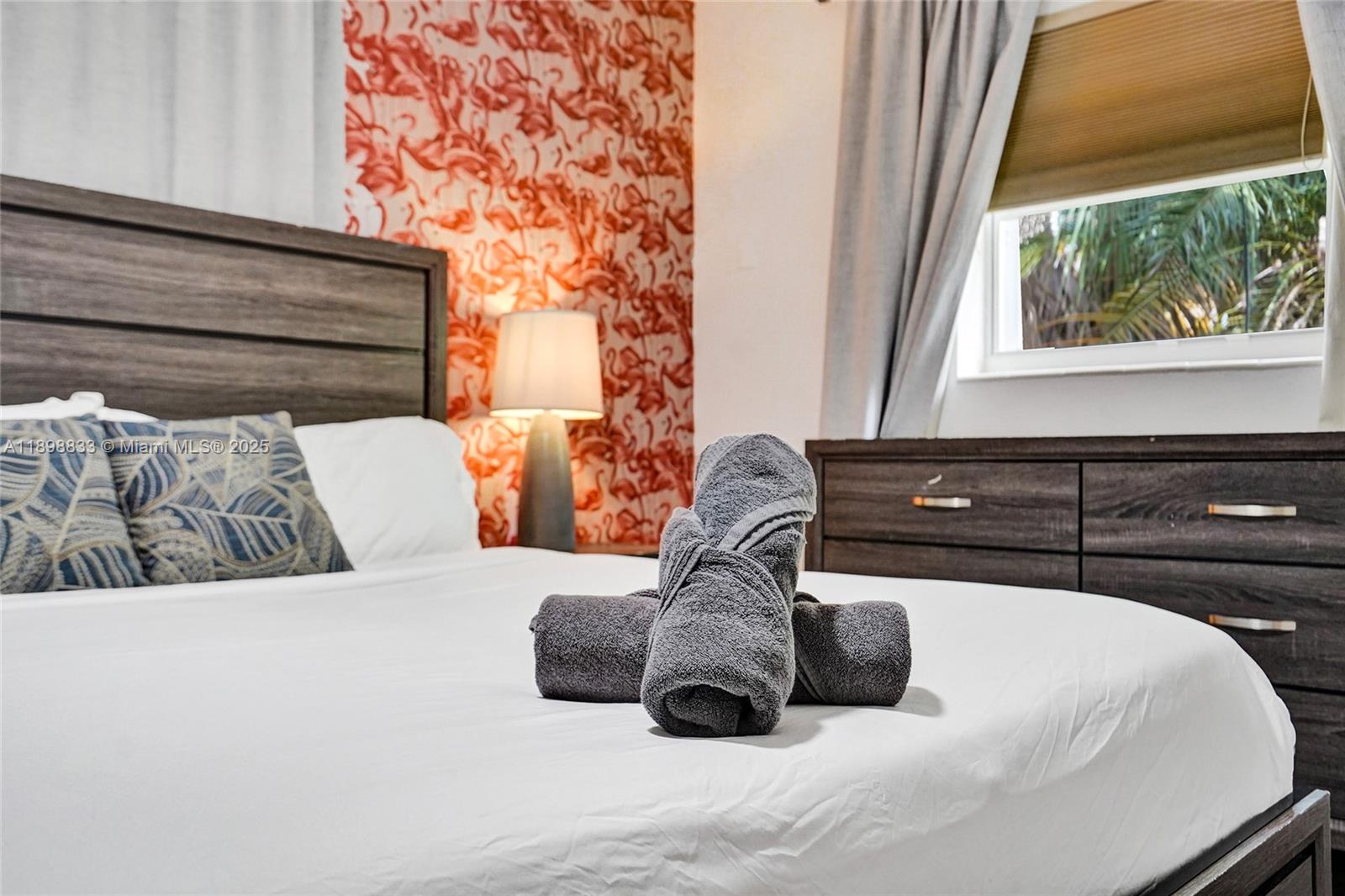 1124 NE 6th St Hallandale Beach, FL 33009