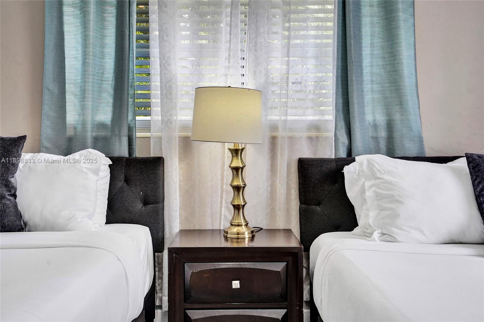 1124 NE 6th St Hallandale Beach, FL 33009