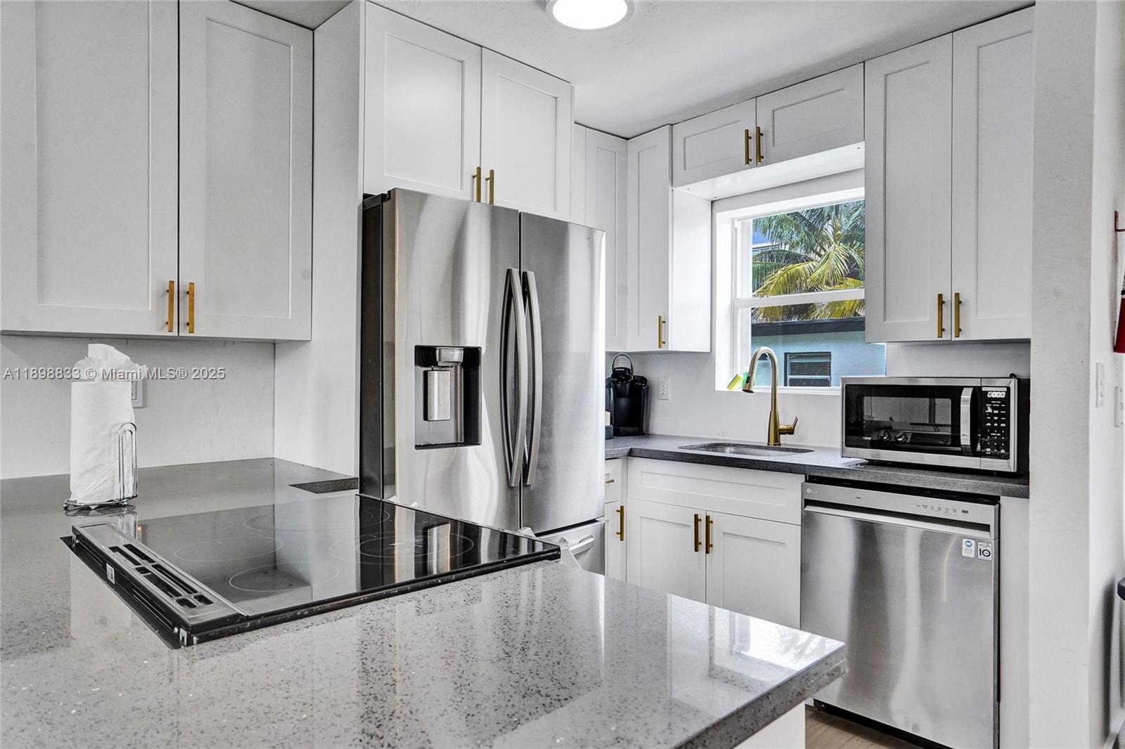 1124 NE 6th St Hallandale Beach, FL 33009