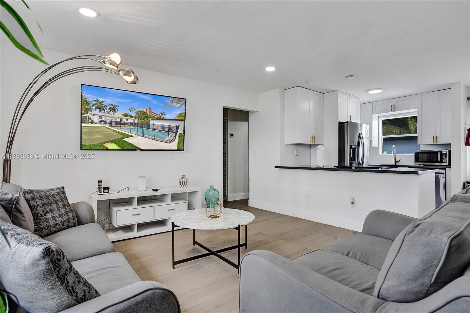 1124 NE 6th St Hallandale Beach, FL 33009