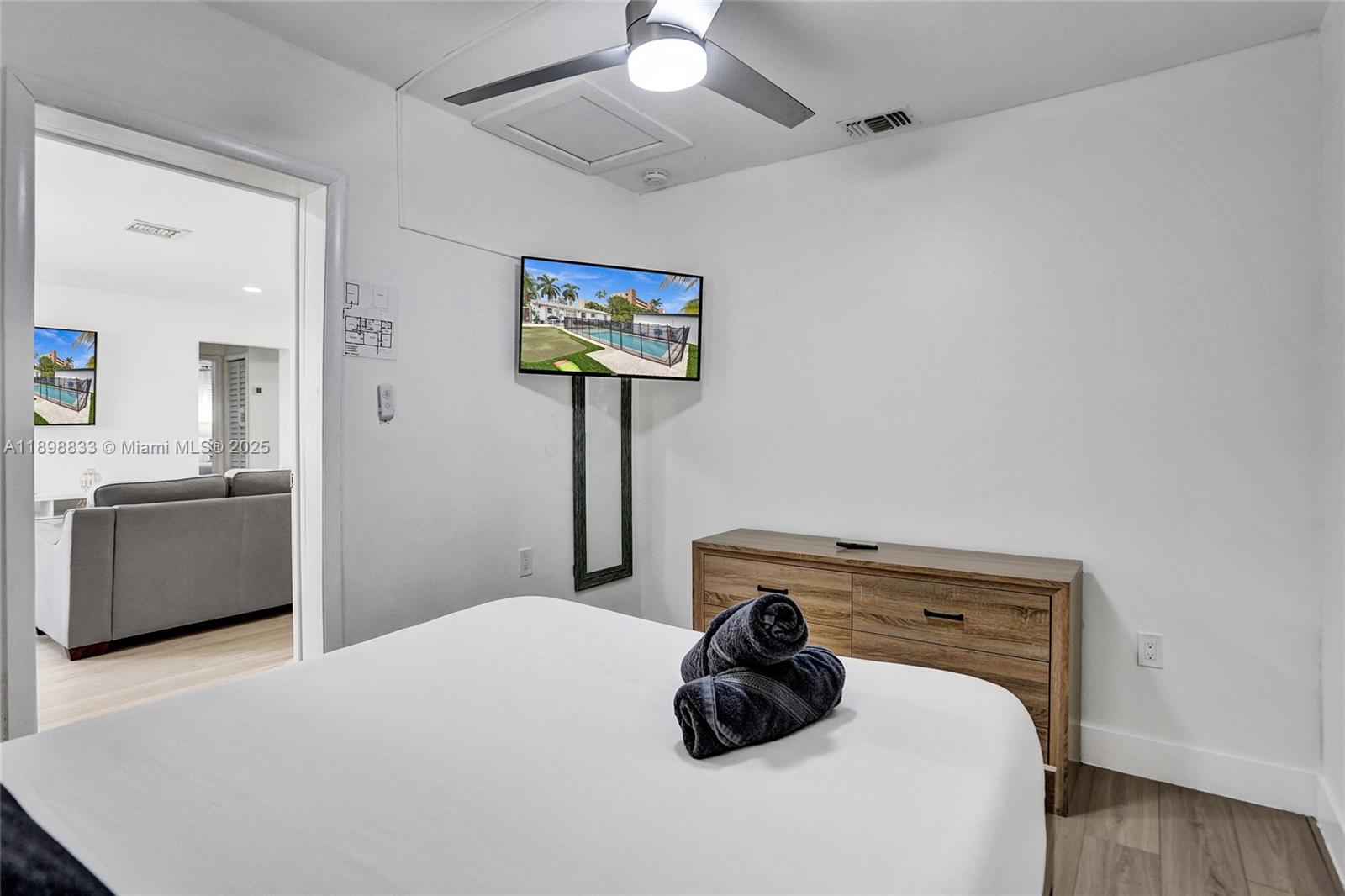 1124 NE 6th St Hallandale Beach, FL 33009