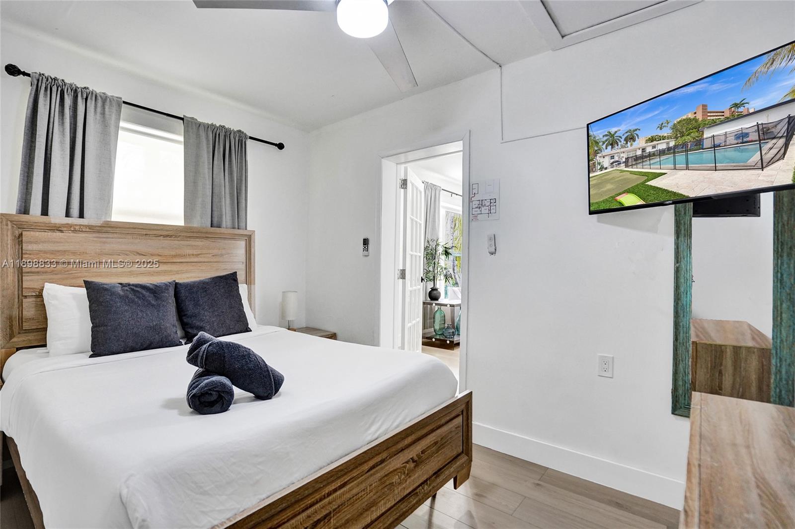 1124 NE 6th St Hallandale Beach, FL 33009