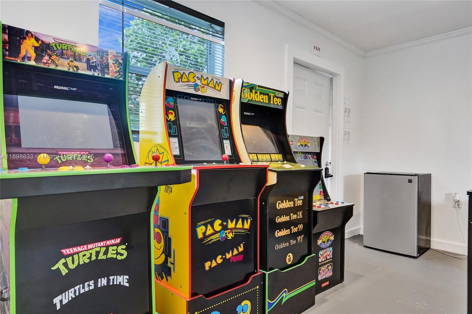 1124 NE 6th St Hallandale Beach, FL 33009