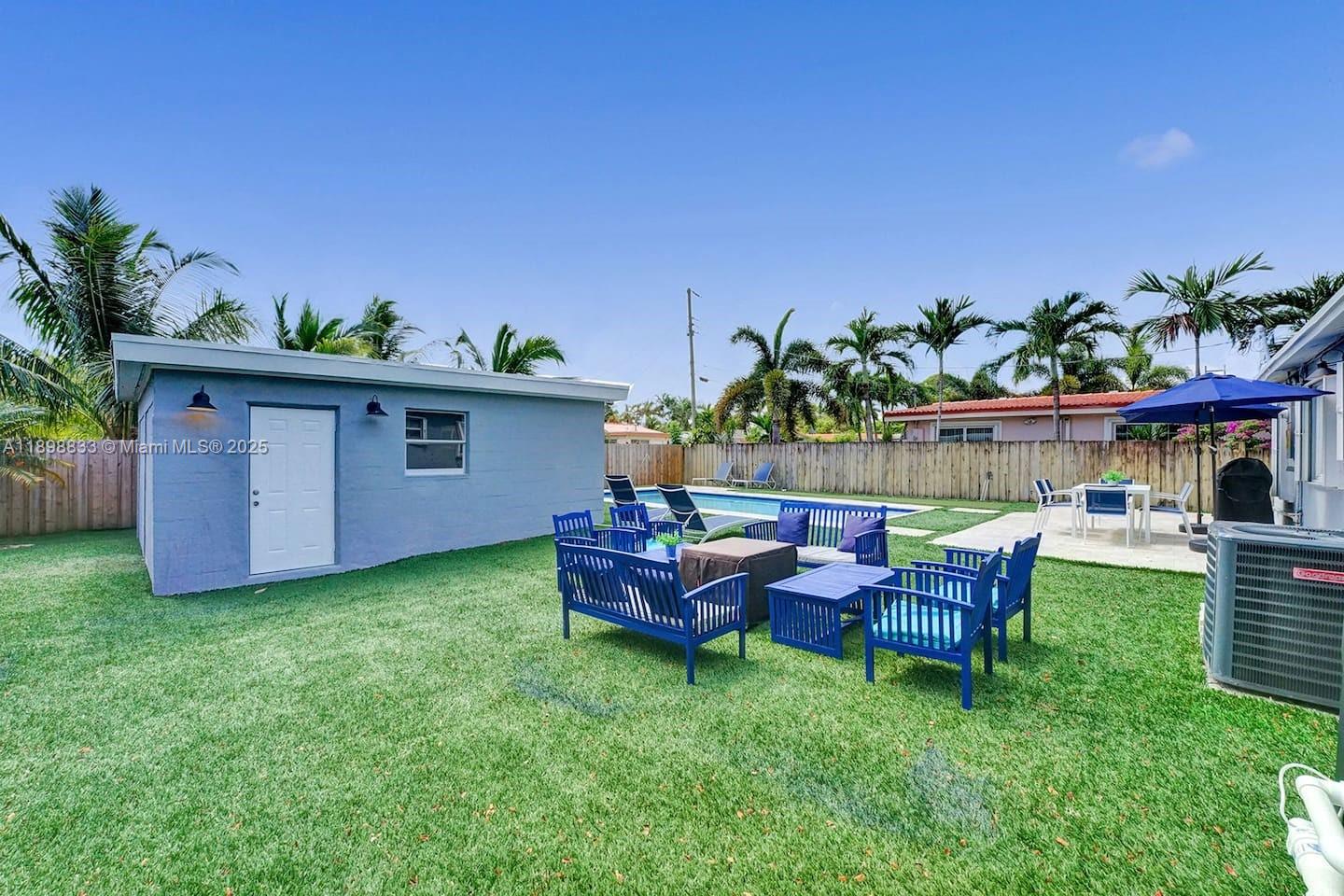 1124 NE 6th St Hallandale Beach, FL 33009