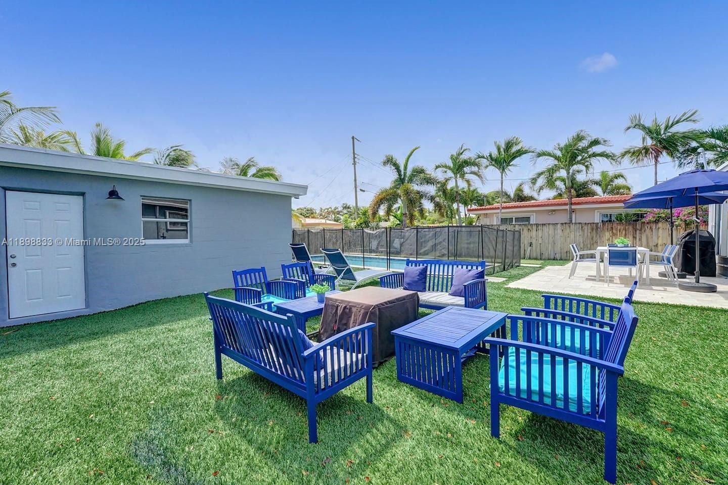 1124 NE 6th St Hallandale Beach, FL 33009