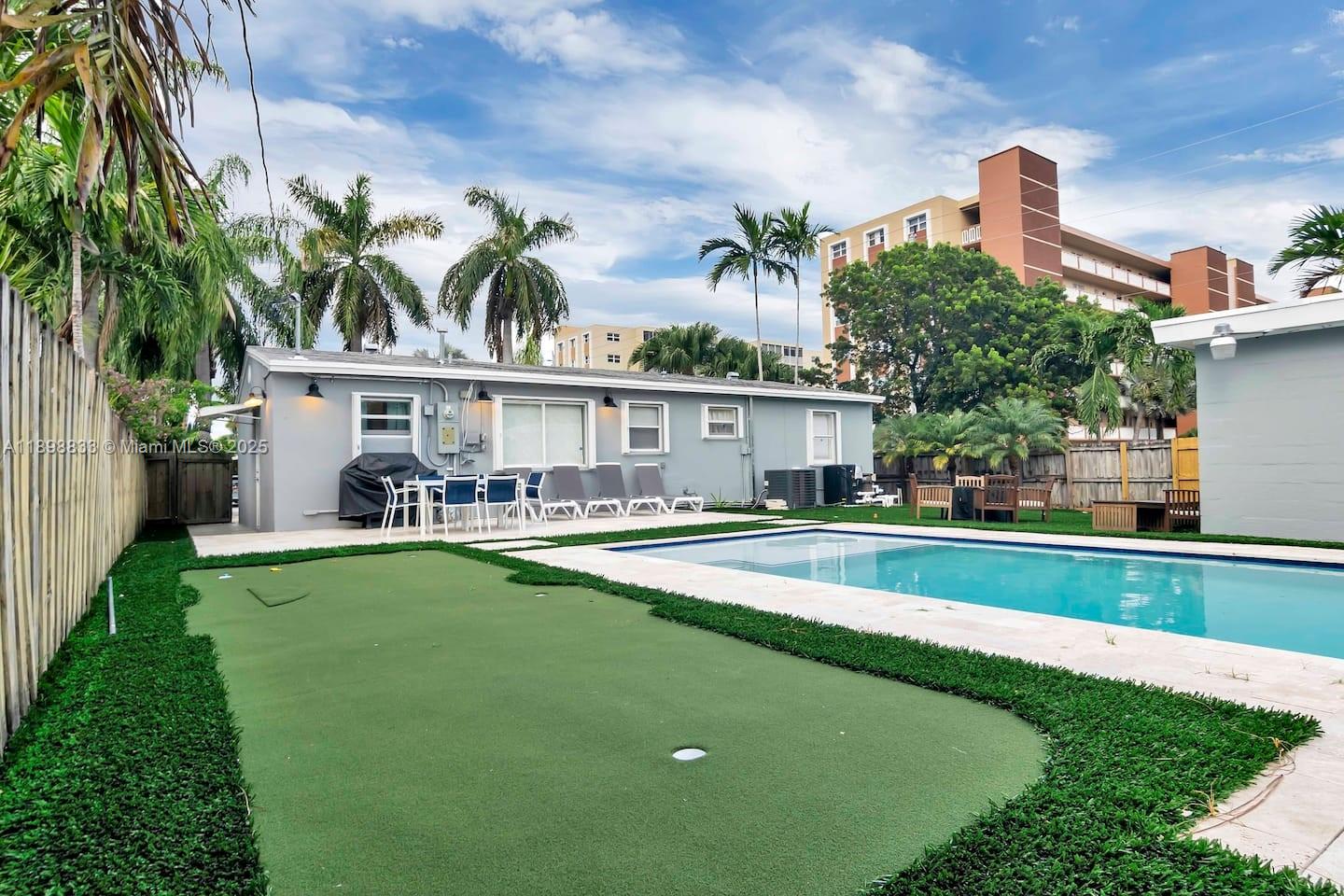 1124 NE 6th St Hallandale Beach, FL 33009