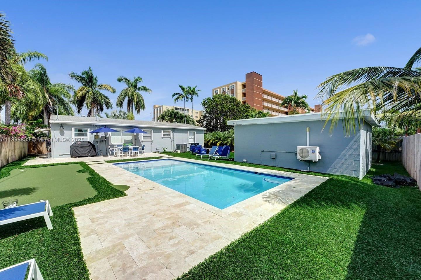 1124 NE 6th St Hallandale Beach, FL 33009