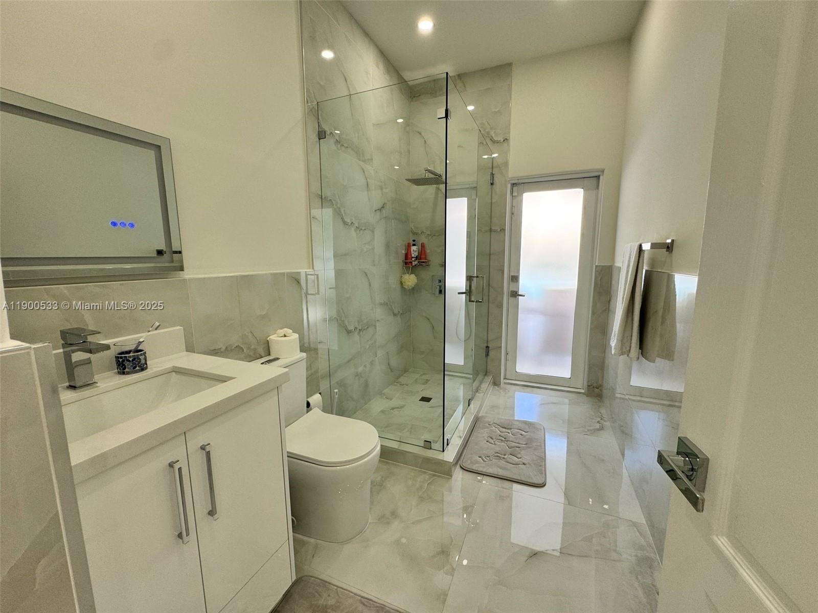 8521 NW 162nd St Miami Lakes, FL 33016