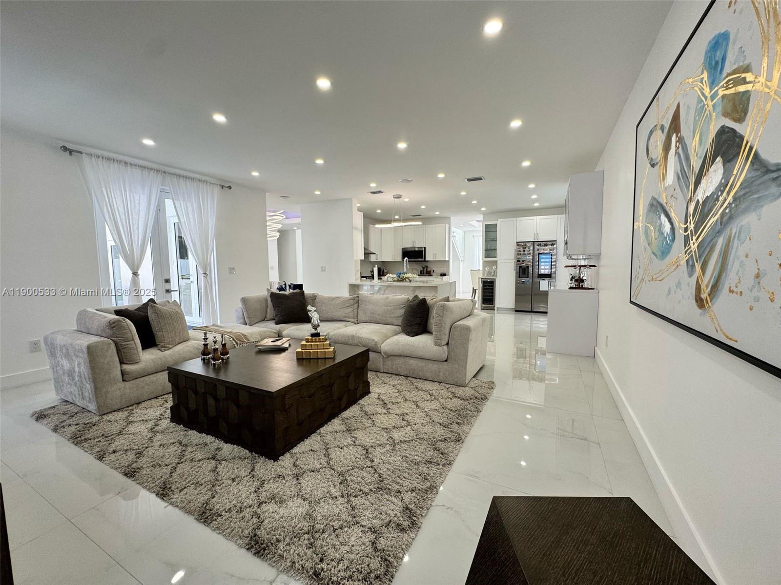 8521 NW 162nd St Miami Lakes, FL 33016