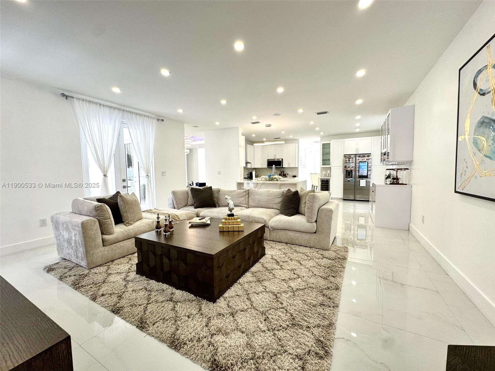 8521 NW 162nd St Miami Lakes, FL 33016