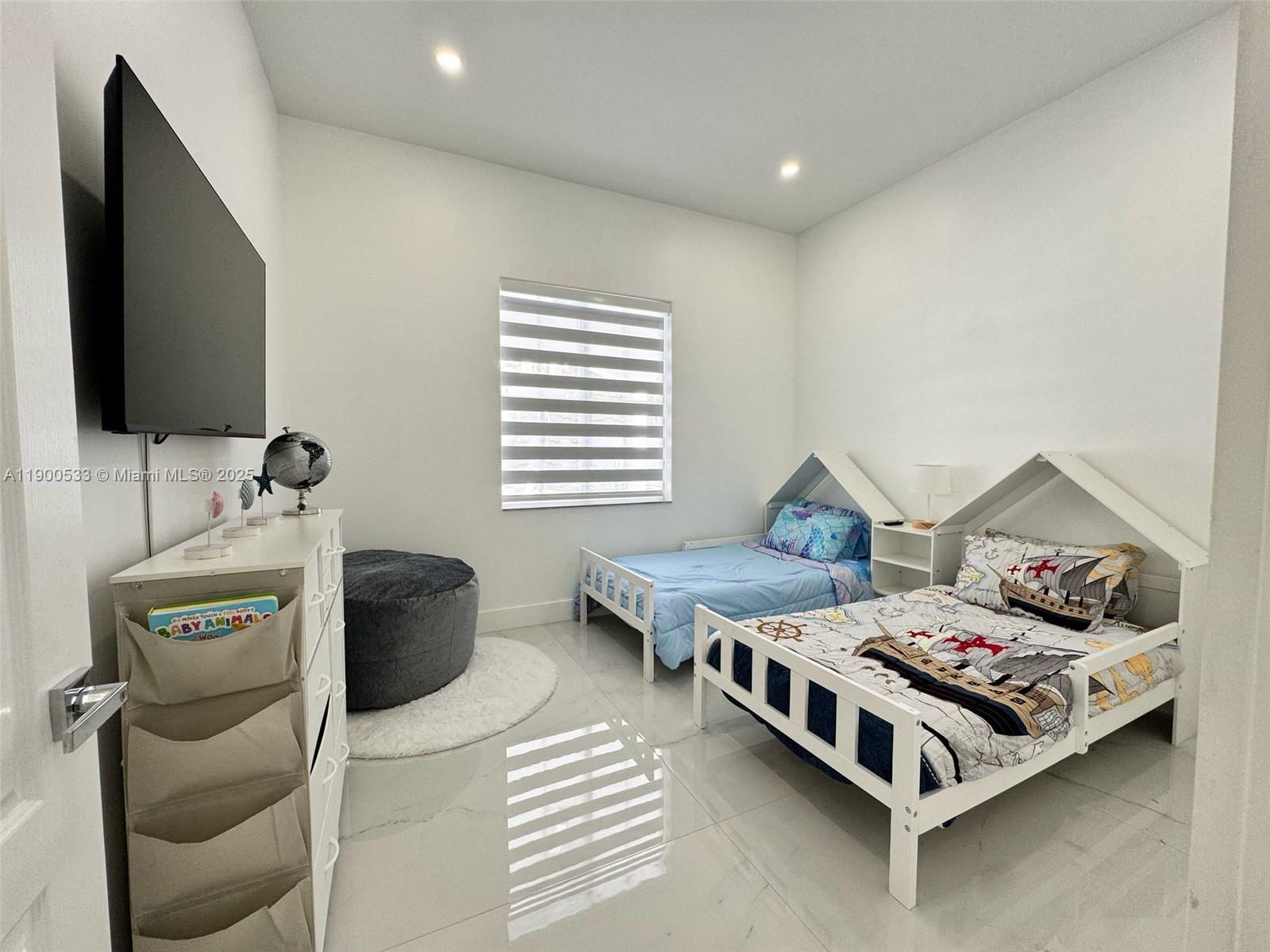 8521 NW 162nd St Miami Lakes, FL 33016