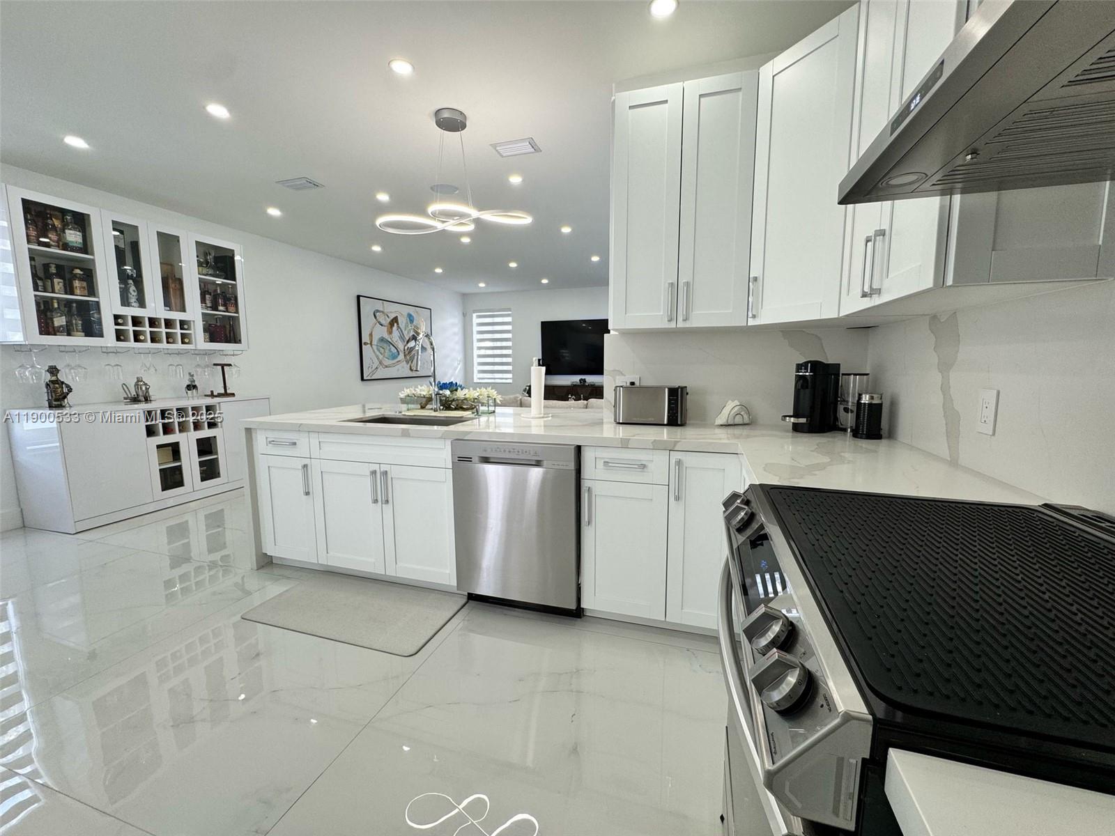 8521 NW 162nd St Miami Lakes, FL 33016