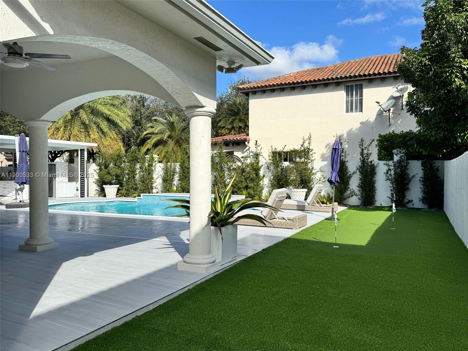 8521 NW 162nd St Miami Lakes, FL 33016