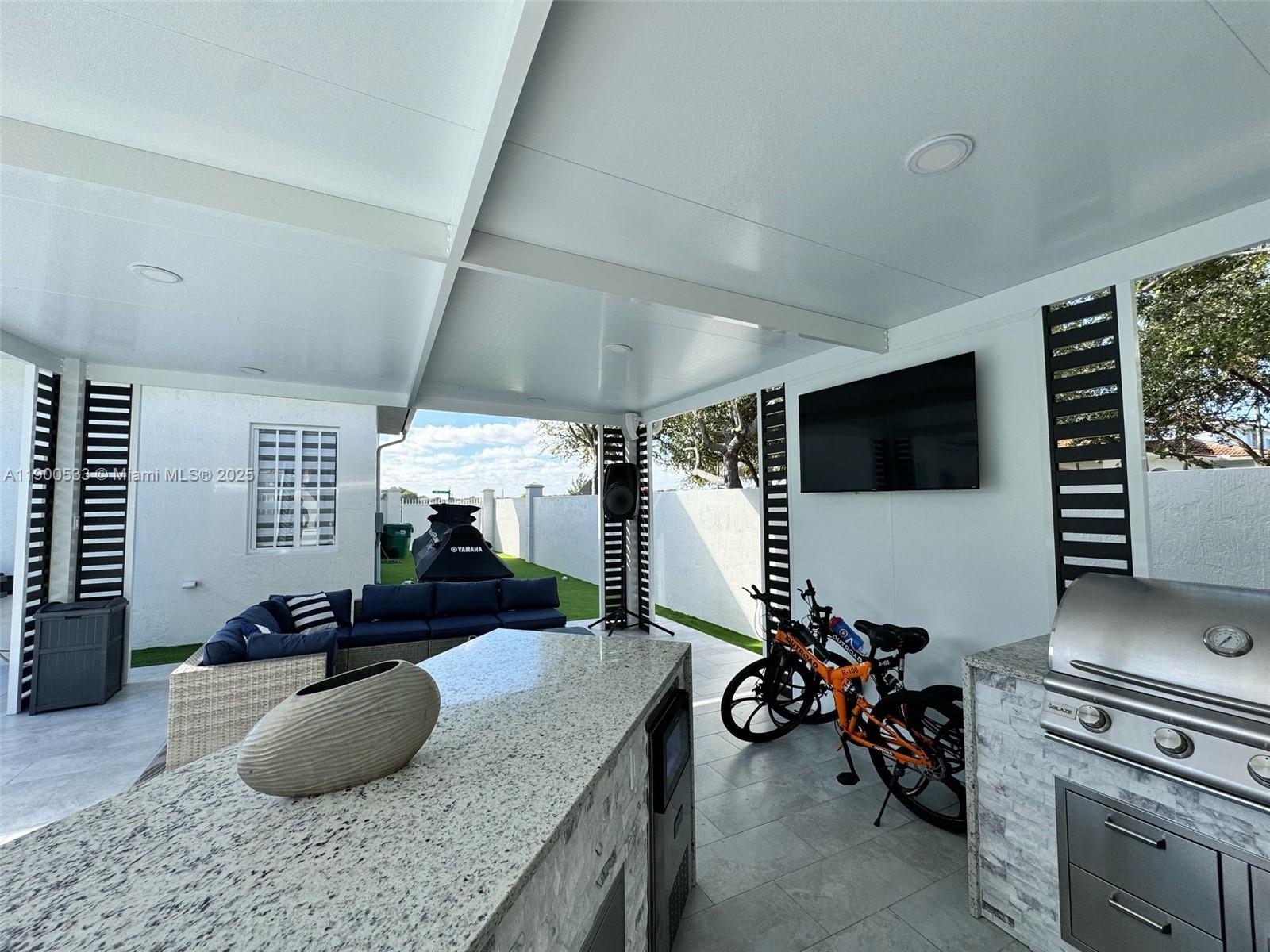 8521 NW 162nd St Miami Lakes, FL 33016