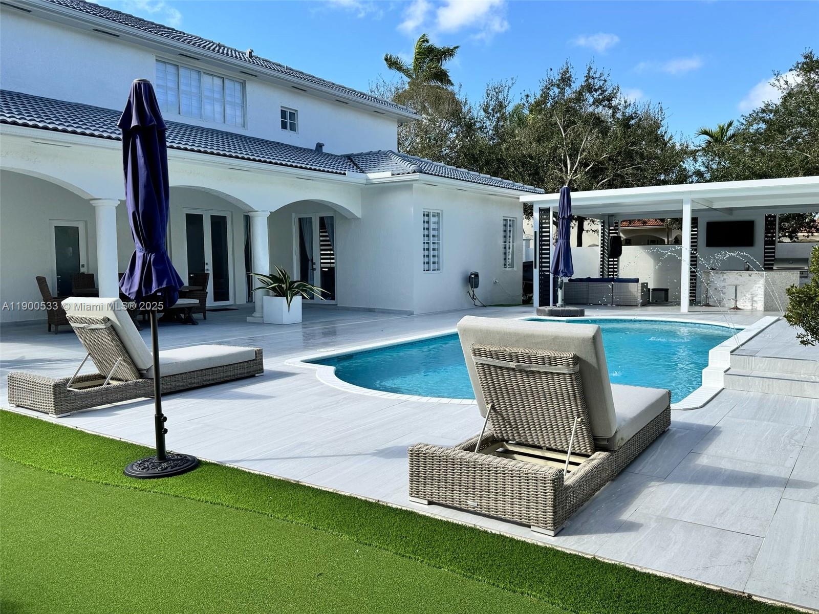 8521 NW 162nd St Miami Lakes, FL 33016