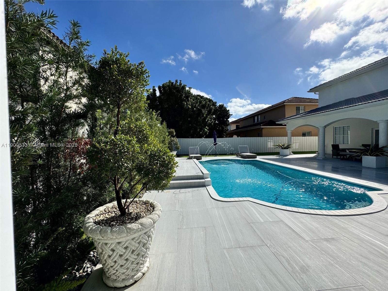 8521 NW 162nd St Miami Lakes, FL 33016