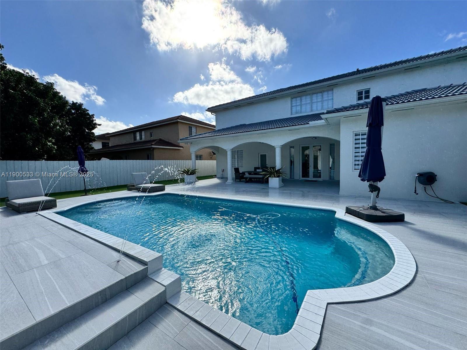 8521 NW 162nd St Miami Lakes, FL 33016