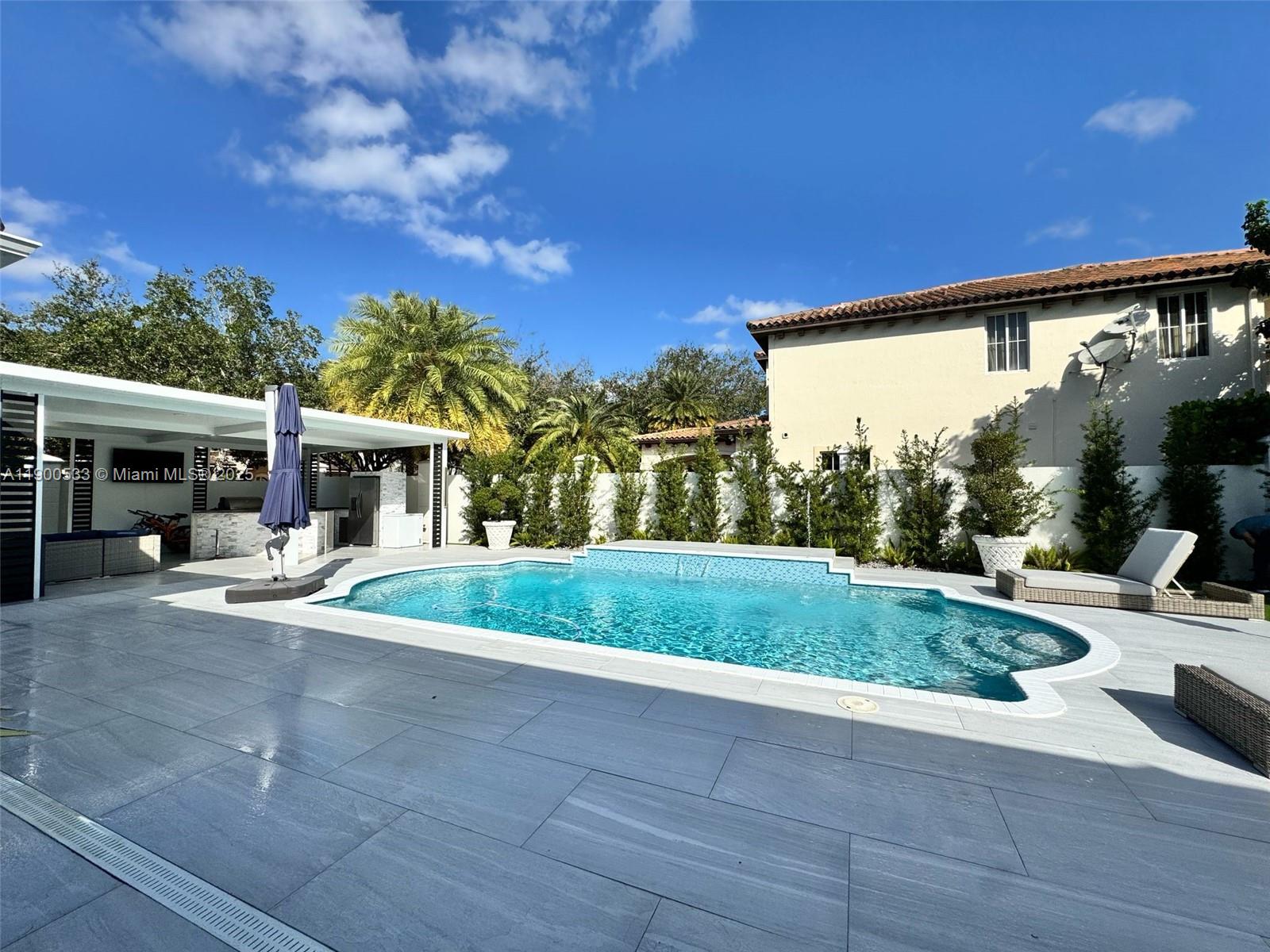 8521 NW 162nd St Miami Lakes, FL 33016