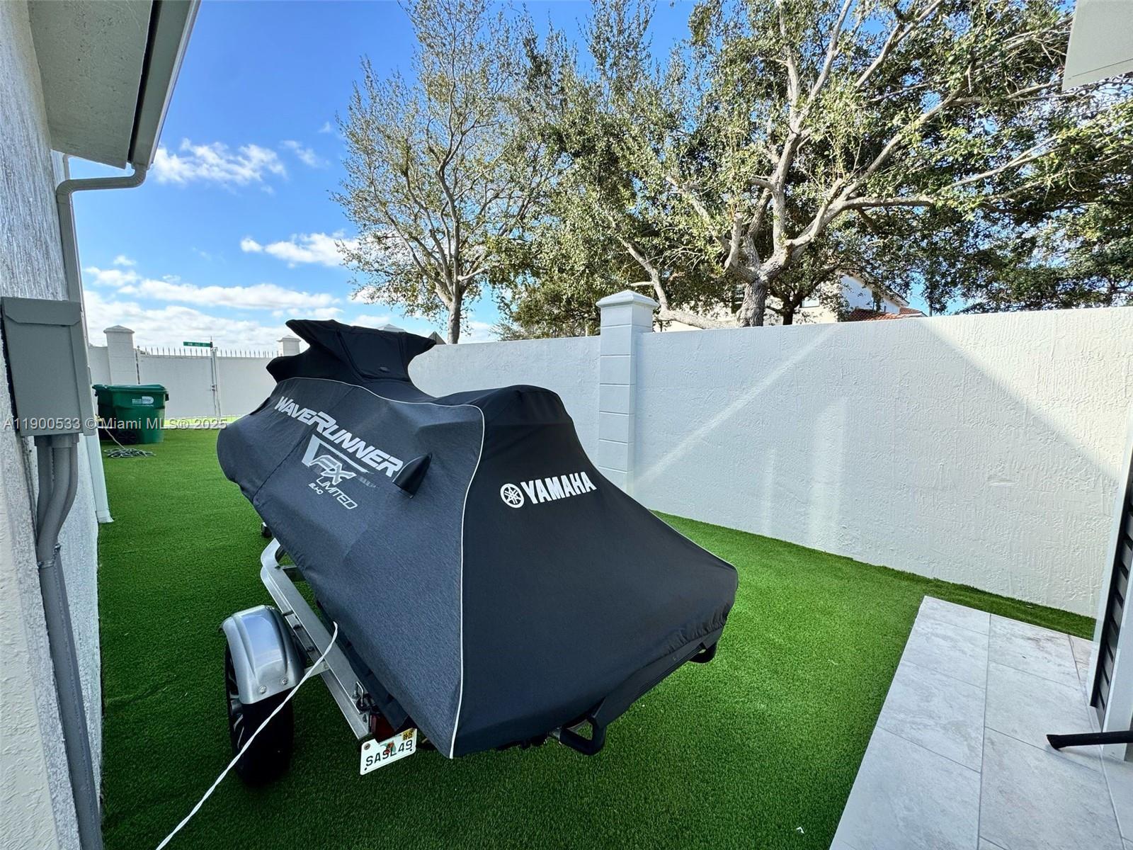 8521 NW 162nd St Miami Lakes, FL 33016