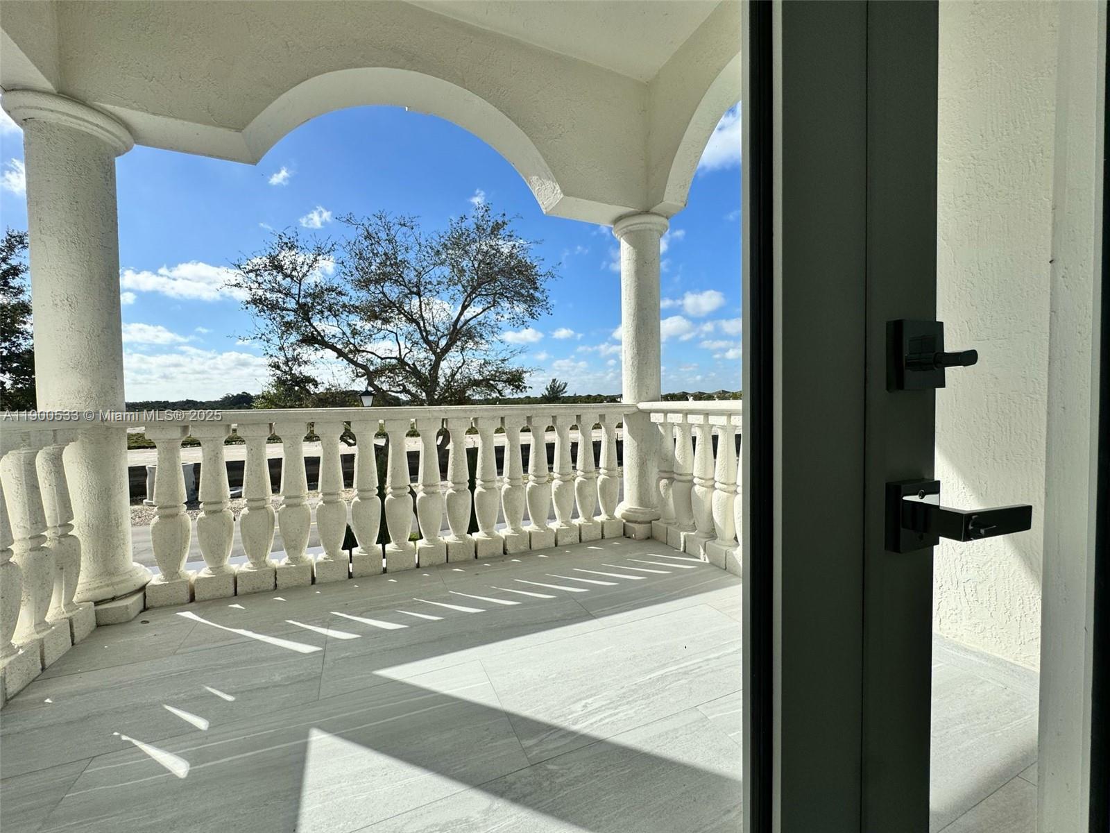 8521 NW 162nd St Miami Lakes, FL 33016