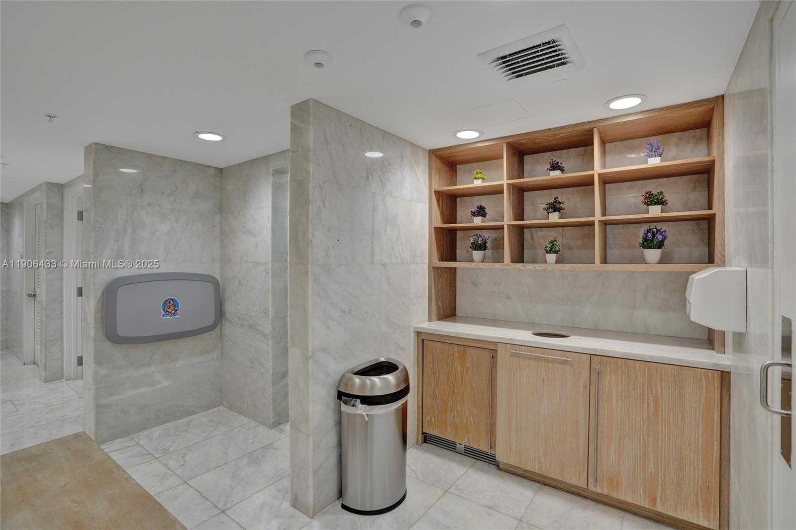 image 400 Sunny Isles40