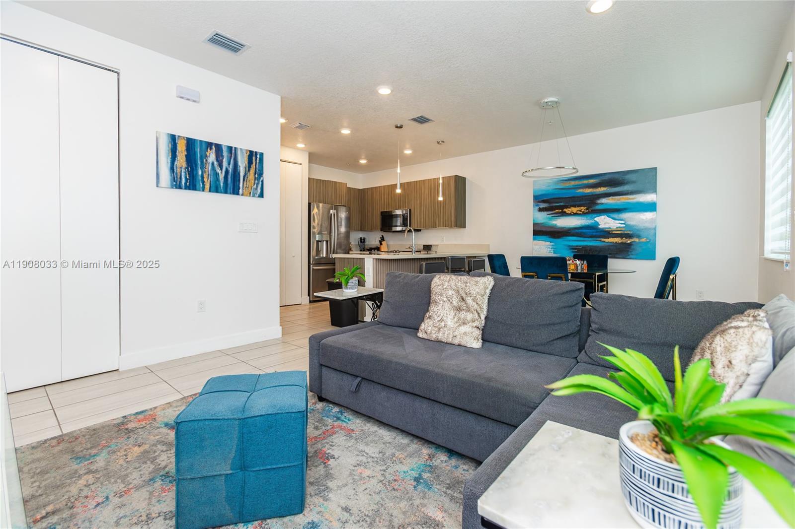 6401 NW 103rd Pl #301