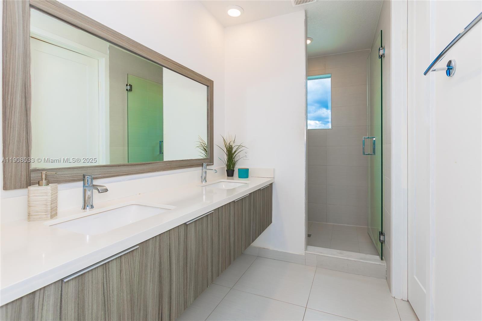 6401 NW 103rd Pl #301 Doral, FL 33178