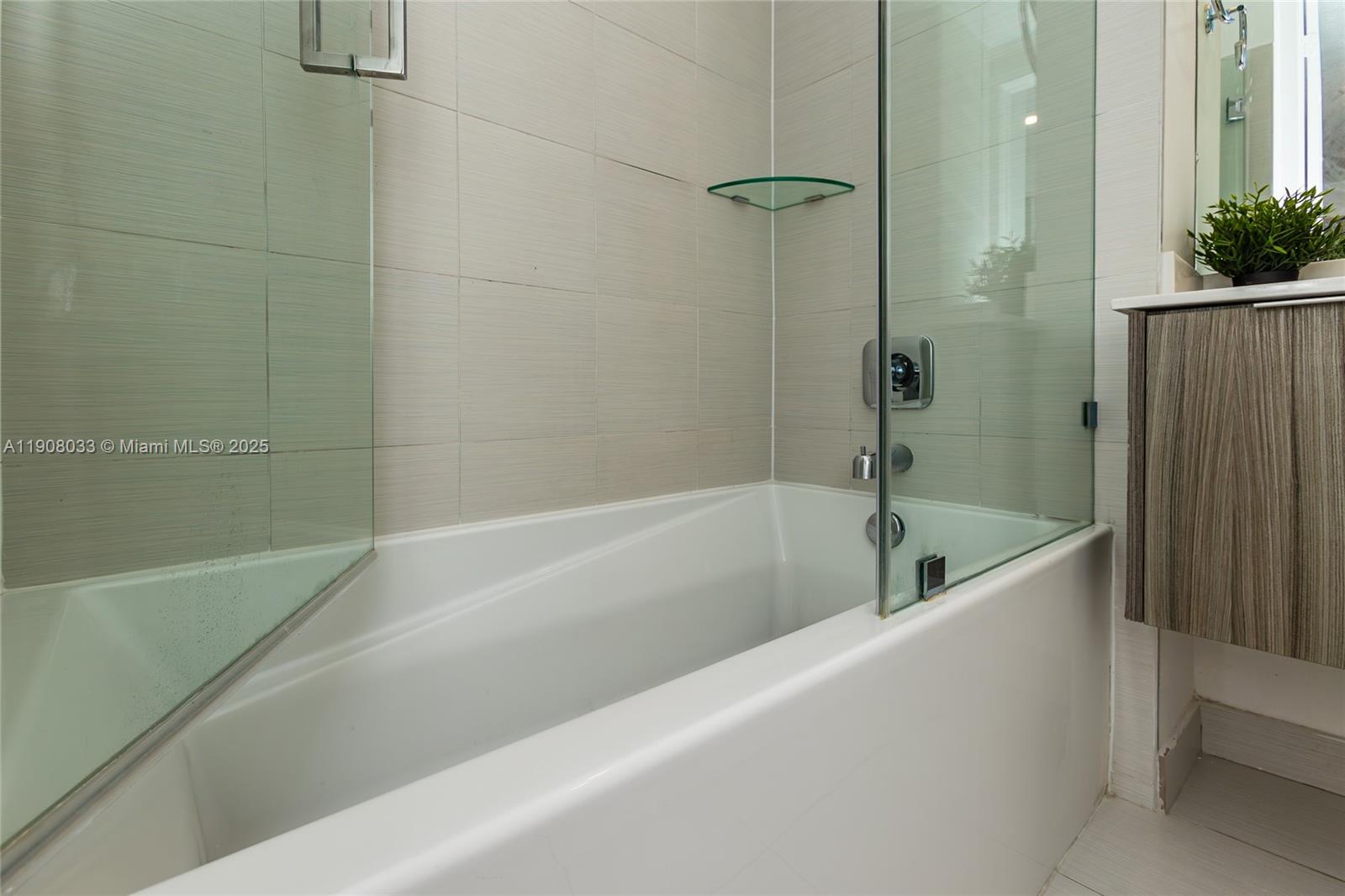 6401 NW 103rd Pl #301 Doral, FL 33178