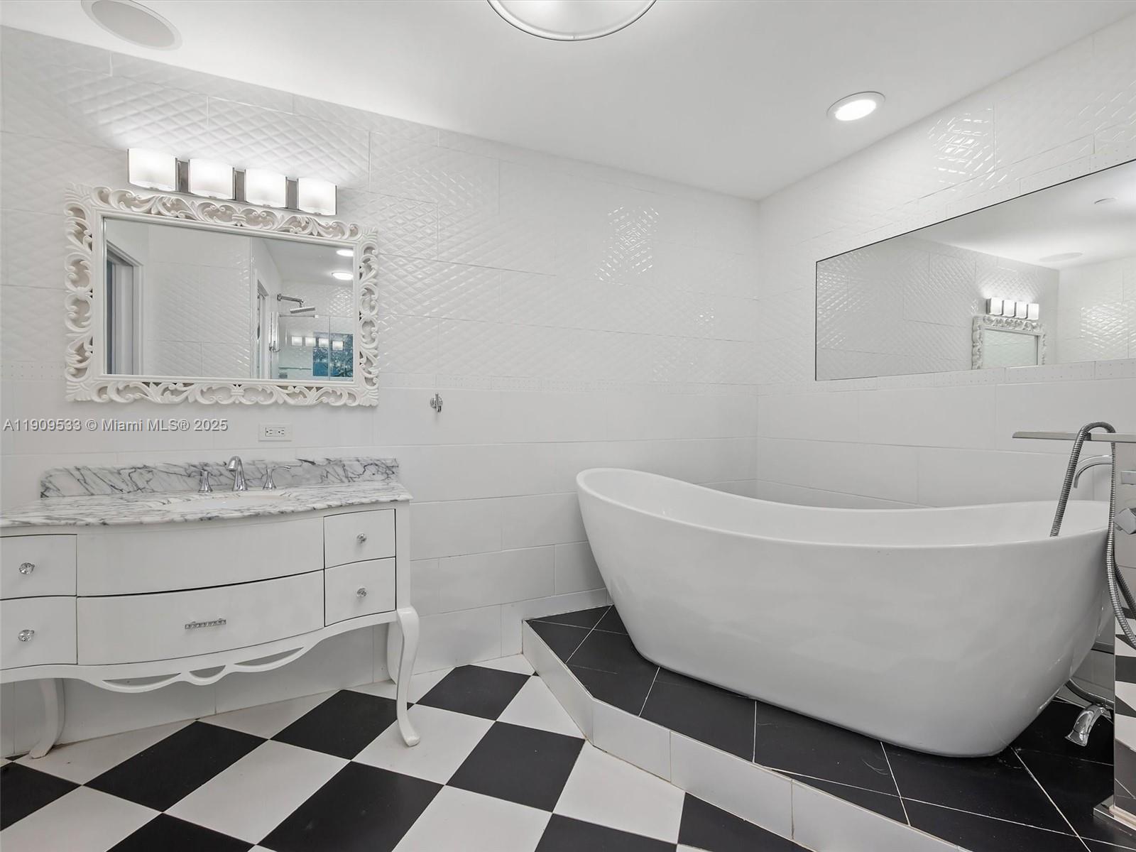 19116 Fisher Is Dr #19116 Miami Beach, FL 33109