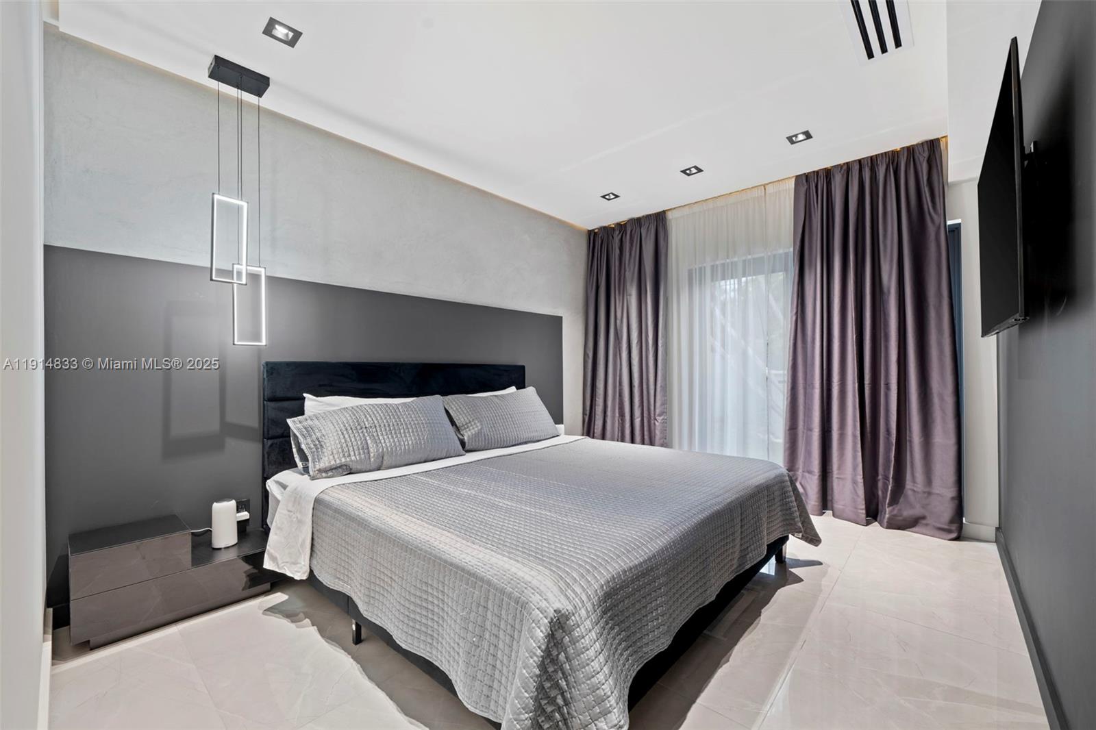 1101 N 14th Ave Hollywood, FL 33020