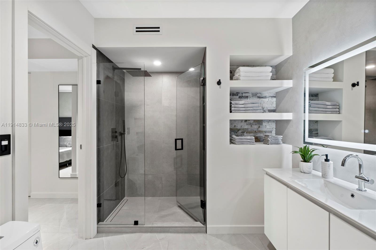 1101 N 14th Ave Hollywood, FL 33020