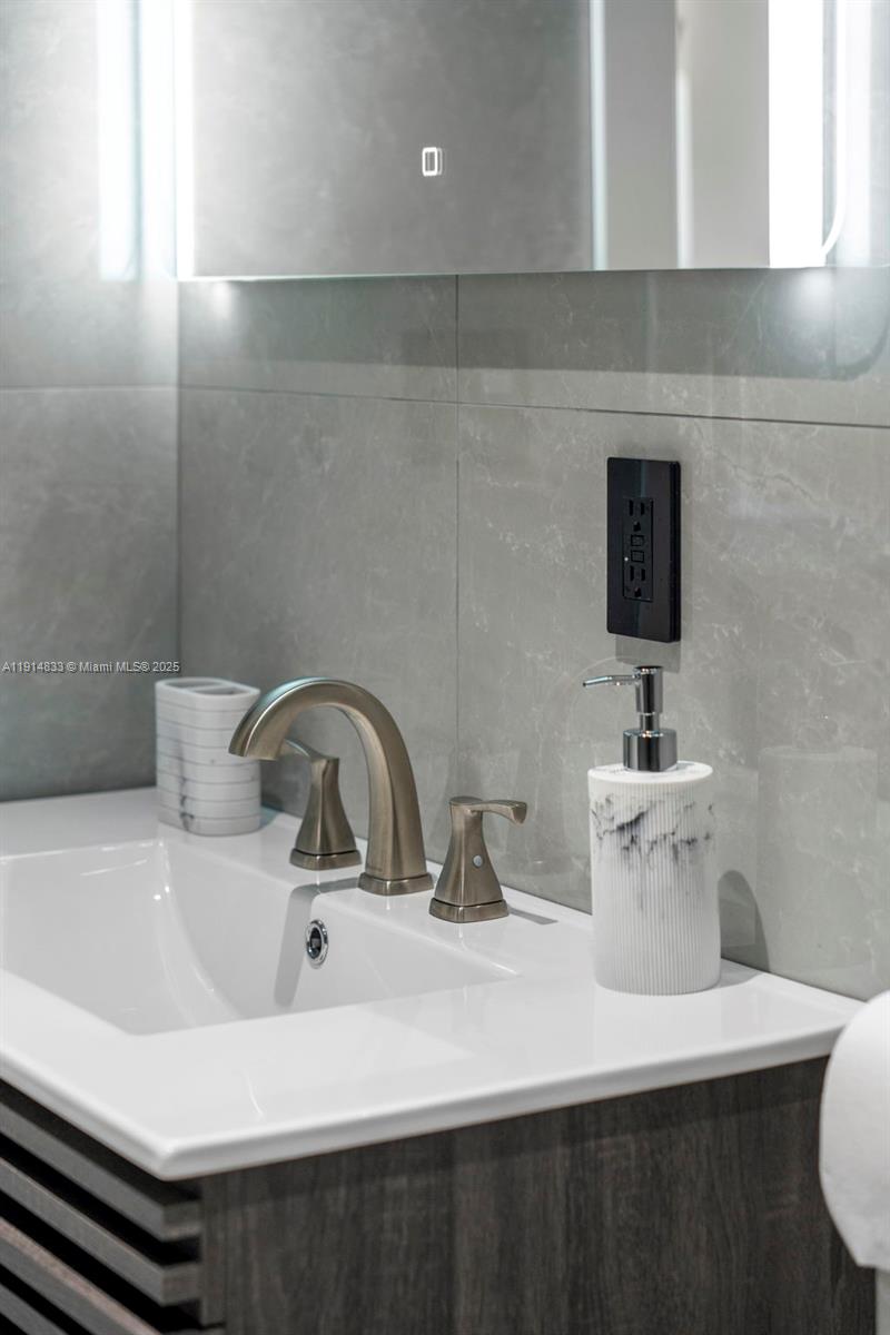 1101 N 14th Ave Hollywood, FL 33020