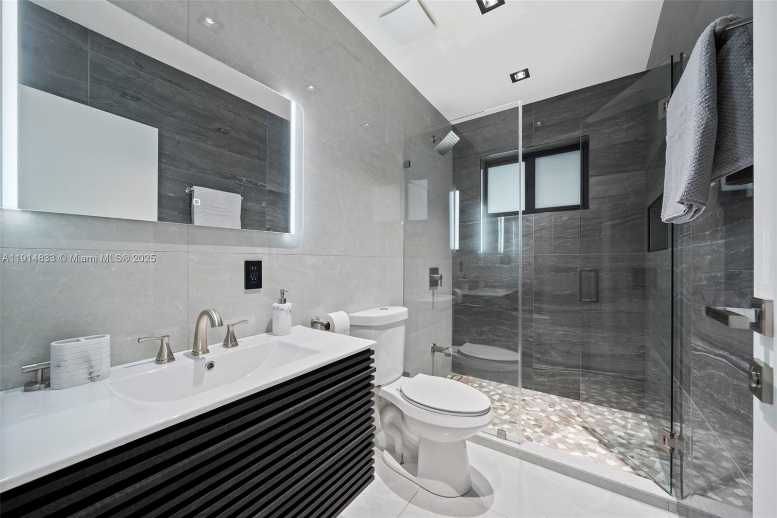 1101 N 14th Ave Hollywood, FL 33020