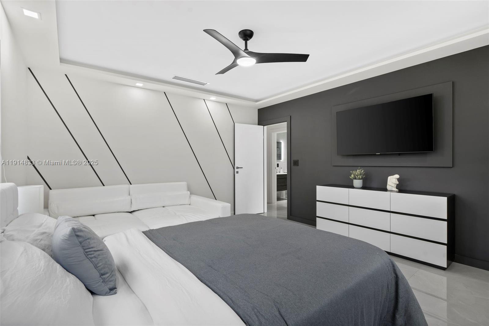 1101 N 14th Ave Hollywood, FL 33020