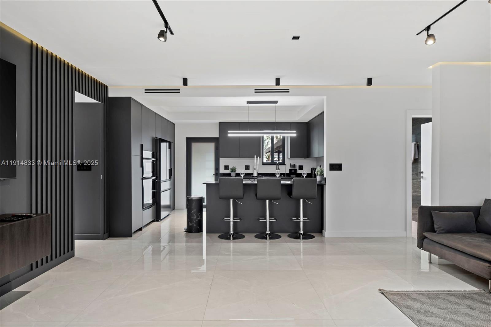 1101 N 14th Ave Hollywood, FL 33020