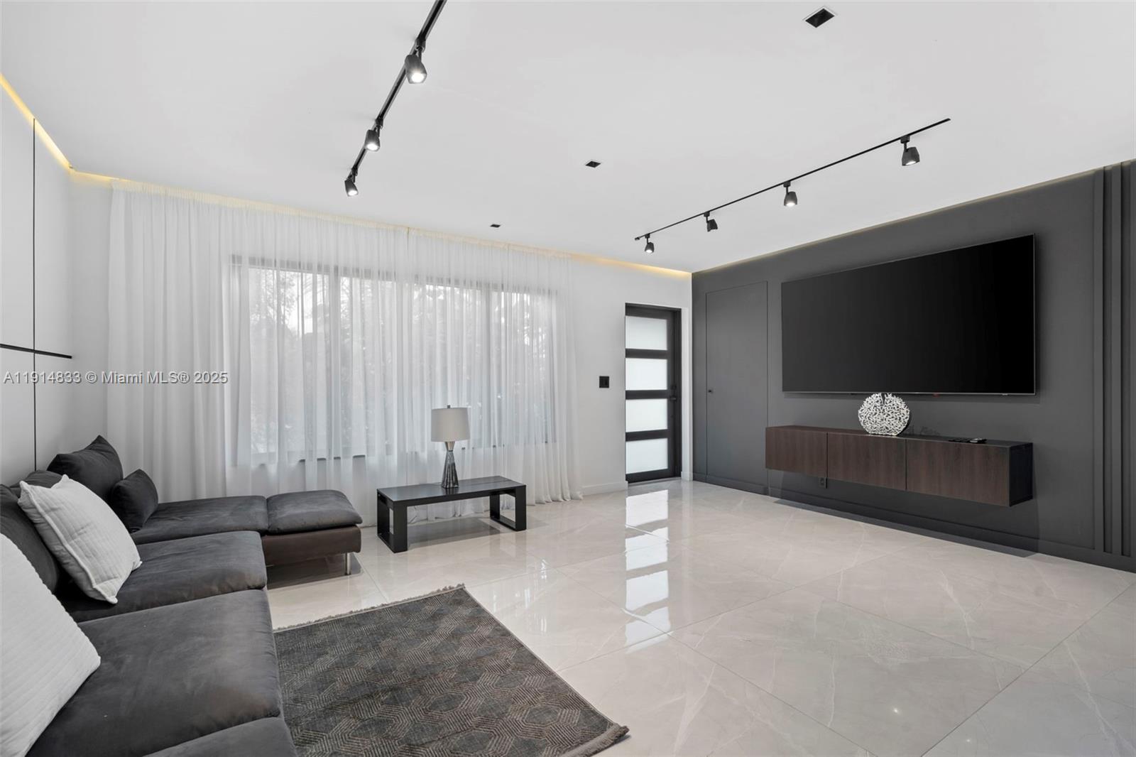 1101 N 14th Ave Hollywood, FL 33020