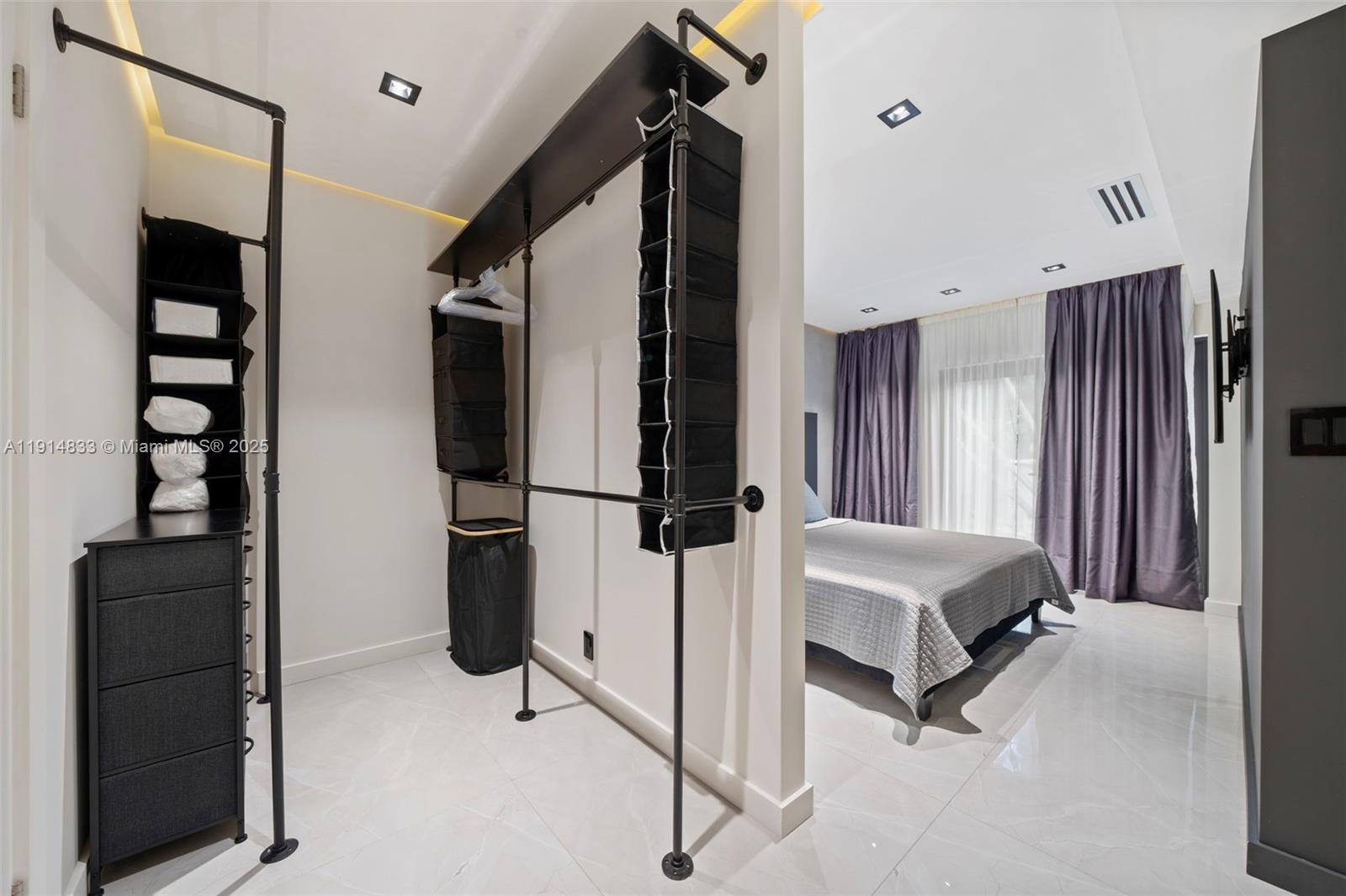 1101 N 14th Ave Hollywood, FL 33020