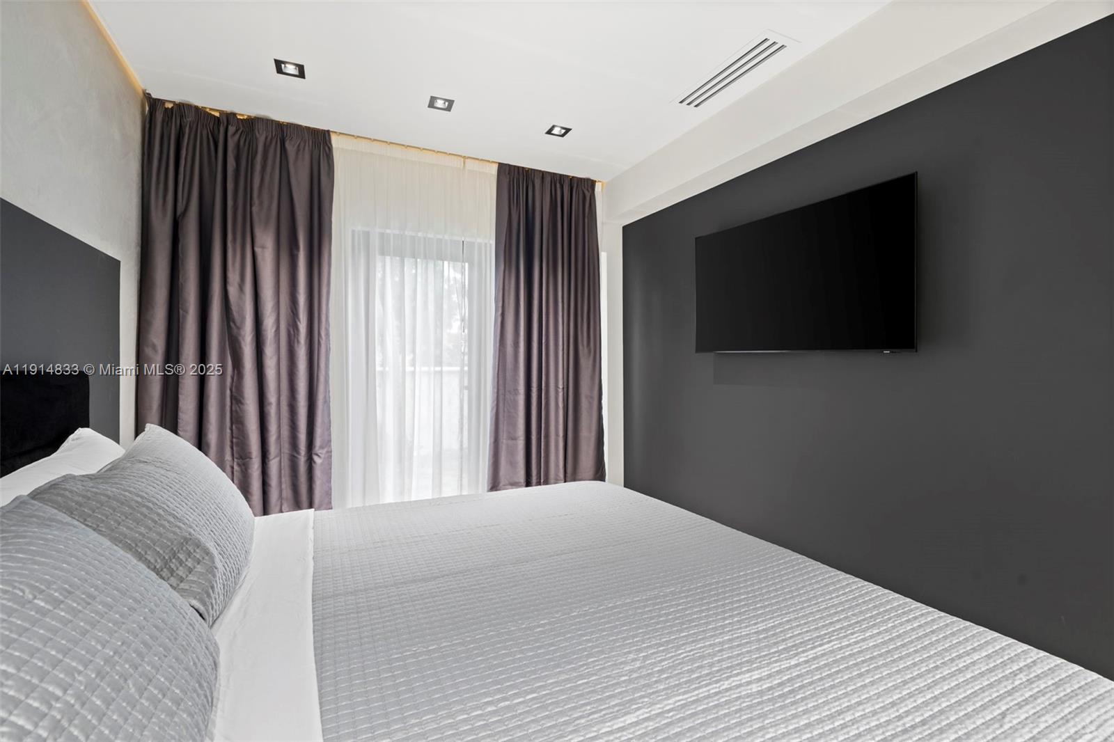 1101 N 14th Ave Hollywood, FL 33020