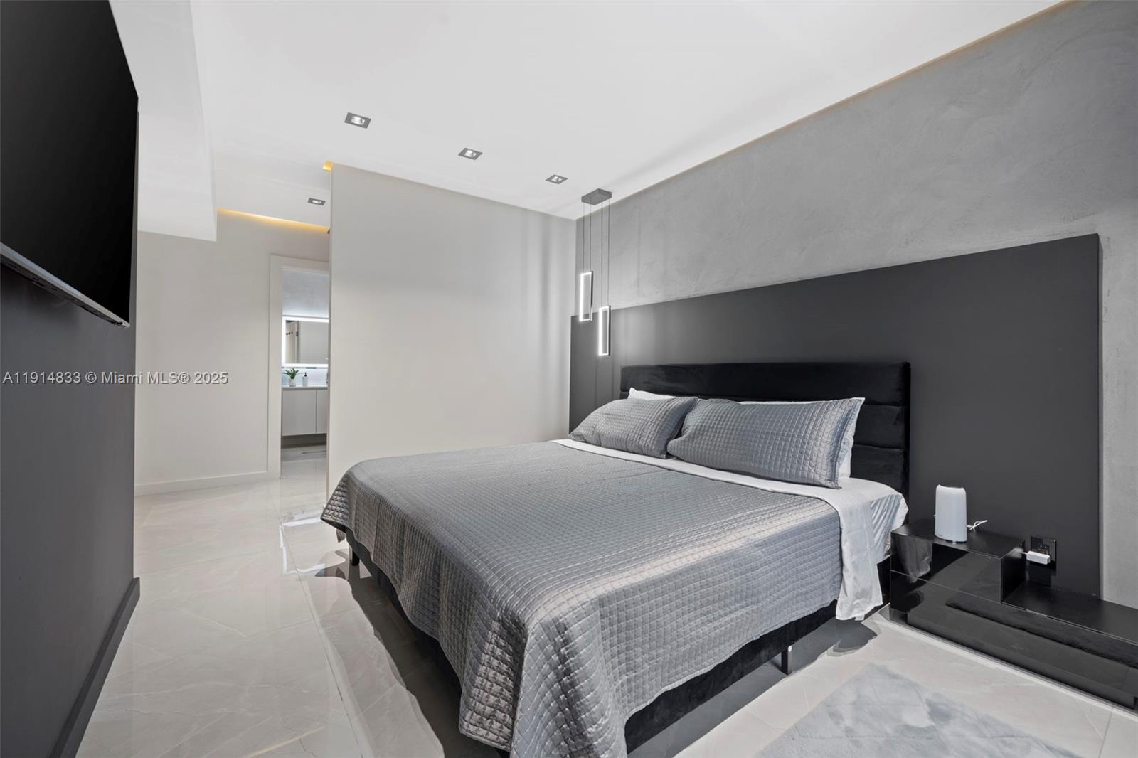 1101 N 14th Ave Hollywood, FL 33020