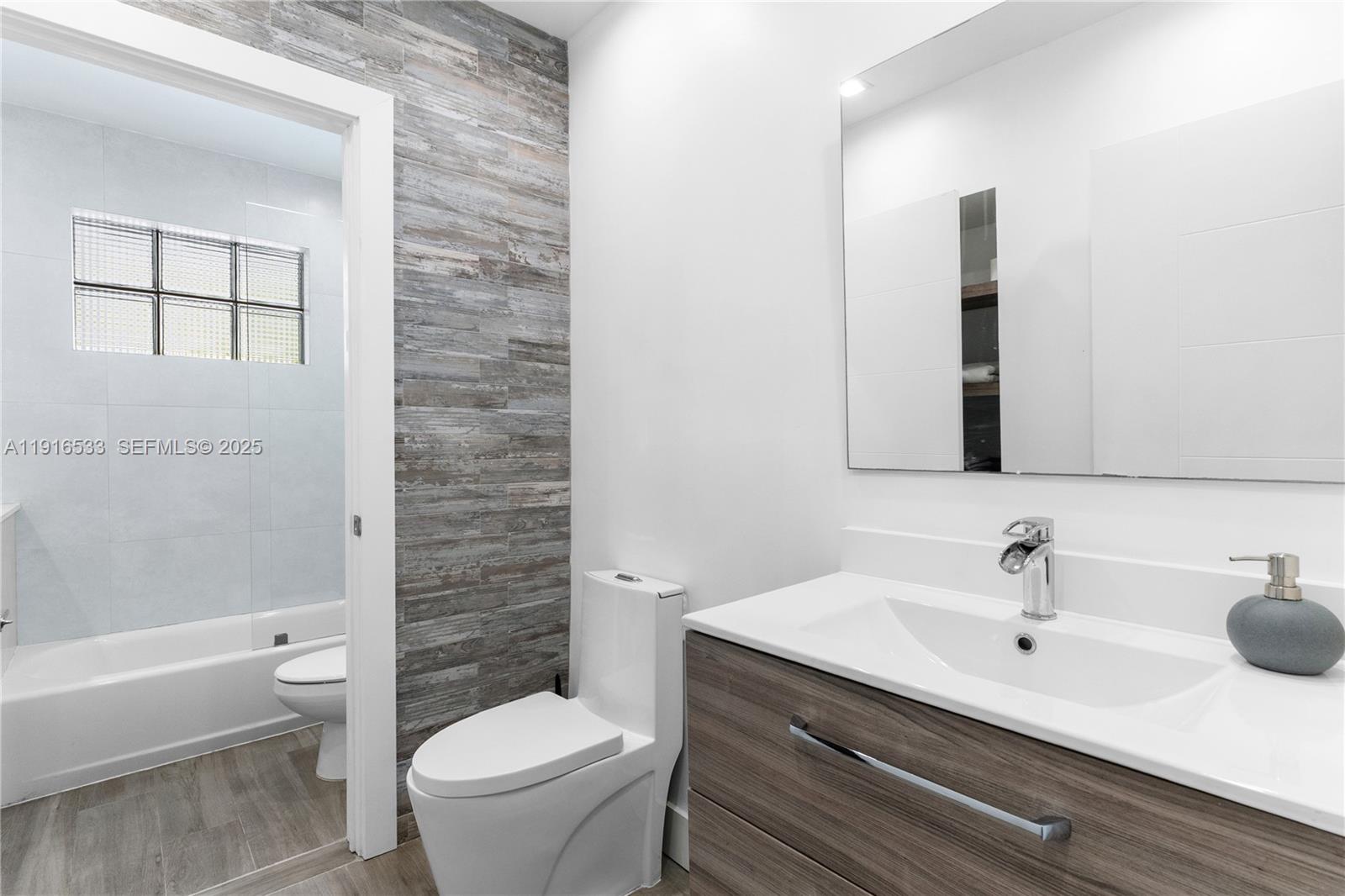 2055 NE 201st Ter Miami, FL 33179