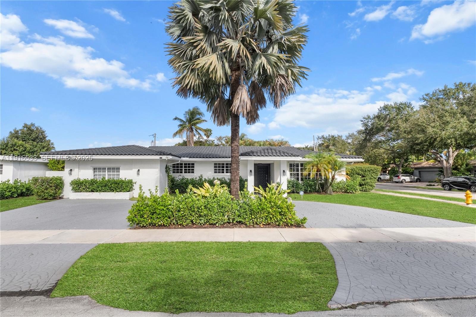 2055 NE 201st Ter Miami, FL 33179