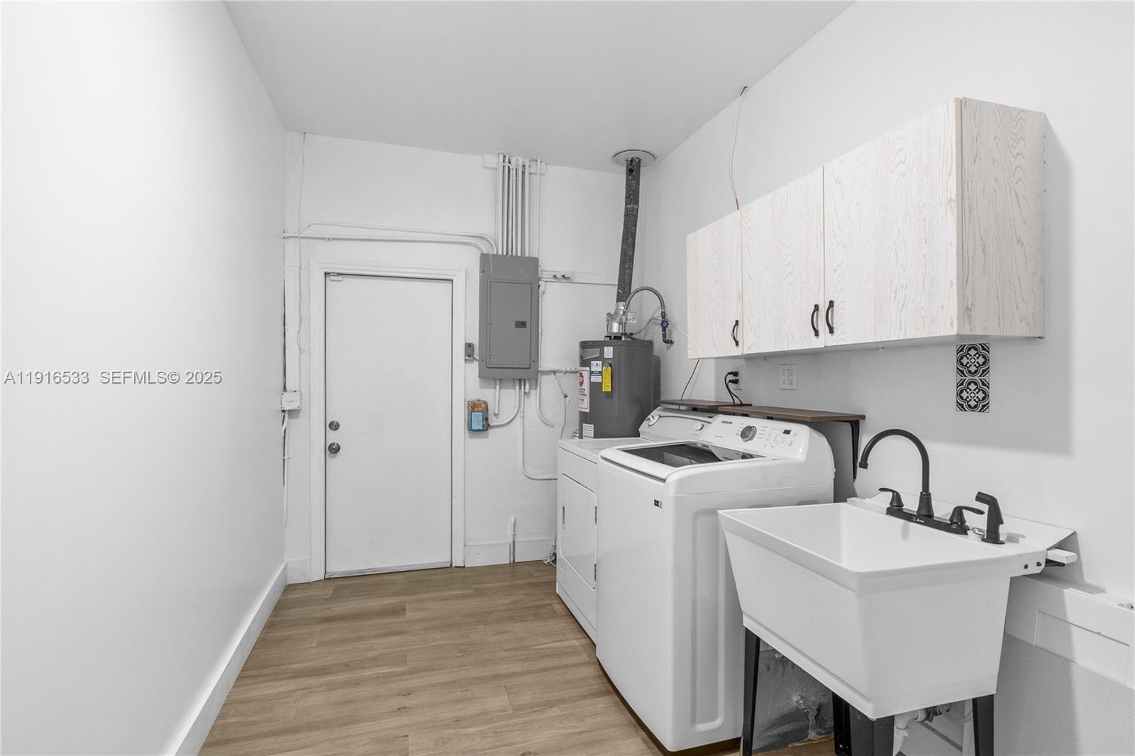 2055 NE 201st Ter Miami, FL 33179