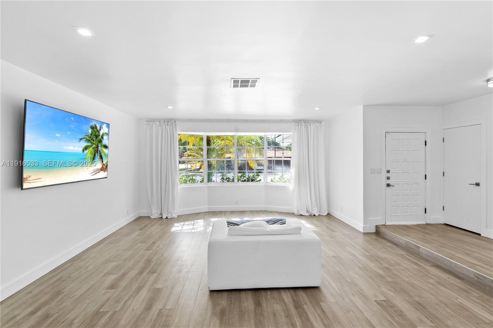 2055 NE 201st Ter Miami, FL 33179