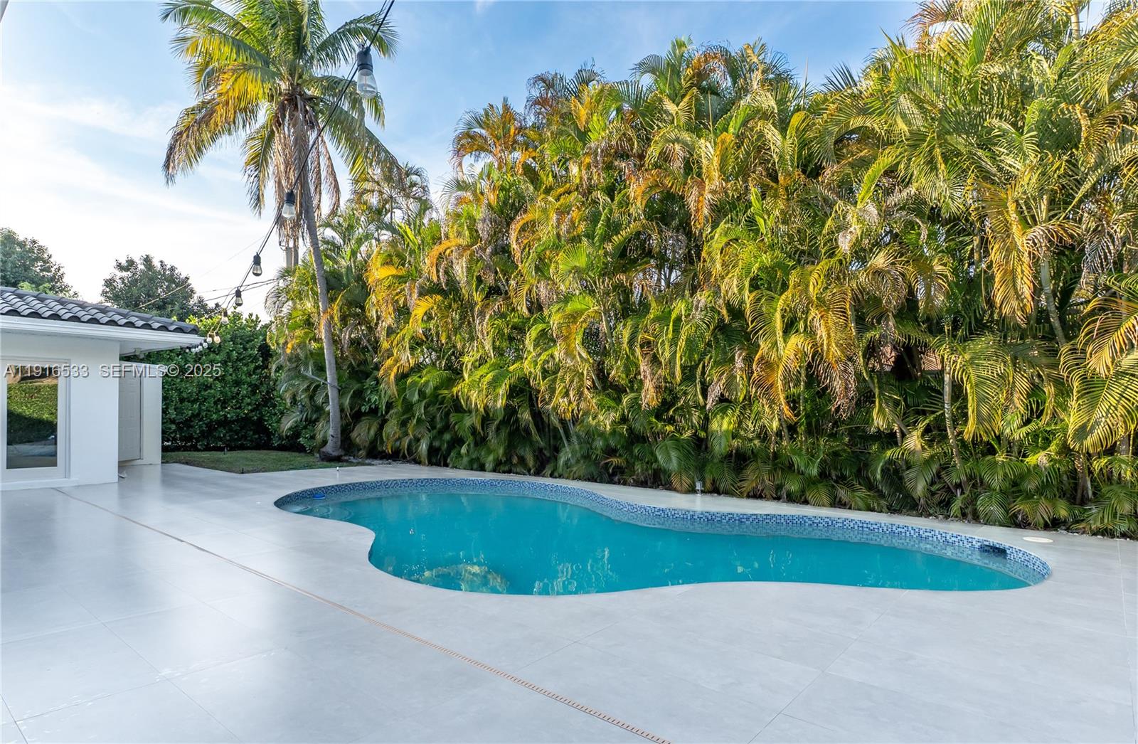 2055 NE 201st Ter Miami, FL 33179