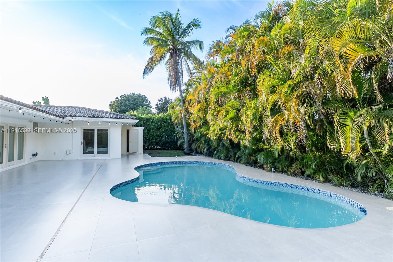 2055 NE 201st Ter Miami, FL 33179