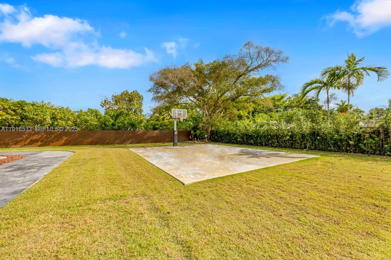 9790 SW 62nd St Miami, FL 33173